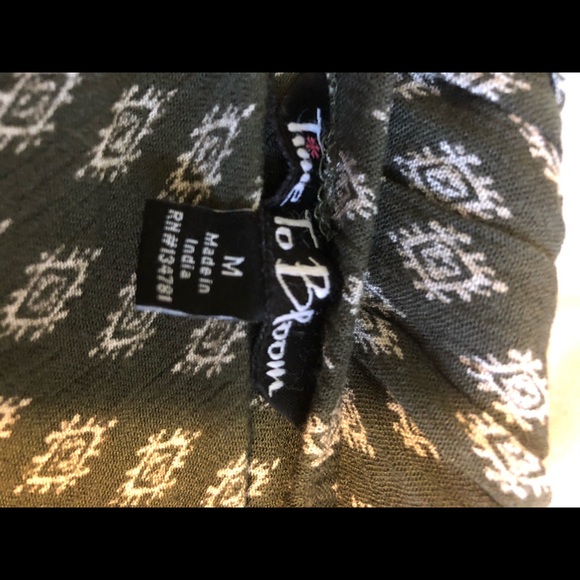 Off the shoulder blouse and shorts. - Picture 2 of 4